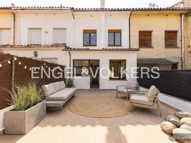 Casa adosada en venta en Torelló, de 150 m² 4 habitaciones por 269.000