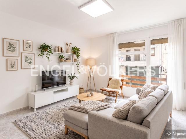 Casa adosada en venta en Torelló. Encantadora casa en Torelló con gran terraza y espacio polivalente. Casas adosadas.