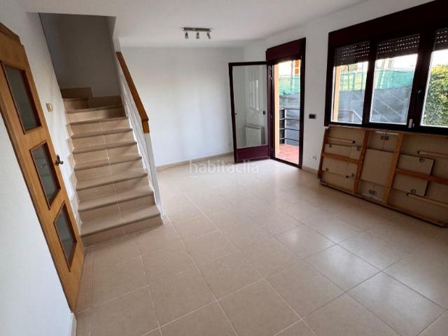 Casa adosada en venta en Torija. ¡EXCLUSIVO CHALET PAREADO DE ESQUINA EN TORIJA!. Casas adosadas.