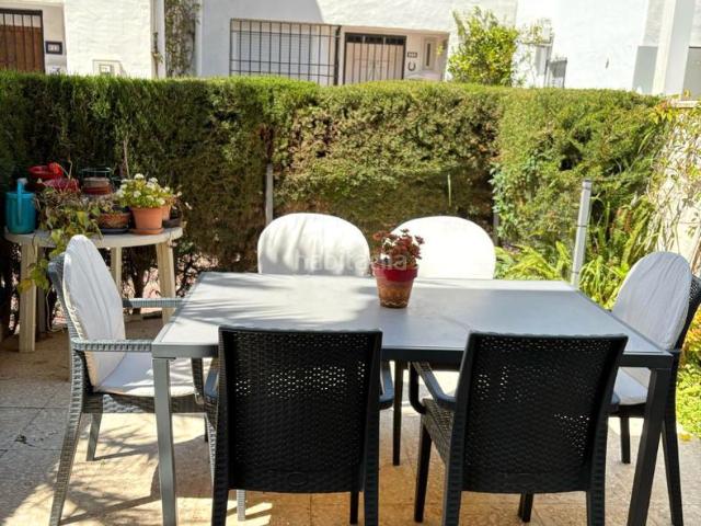 Casa adosada en venta en Torrox, Centro Internacional. Chalet adosado en venta Torrox costa con 2 dormitorios, piscina y a solo 100 metros de la playa. Casas adosadas.