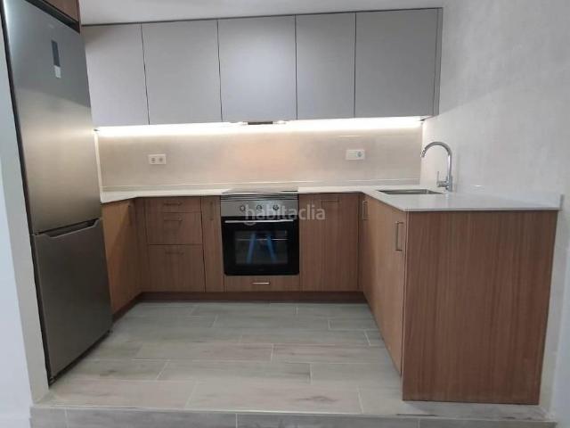 Casa adosada en venta en Torrevieja, Torreblanca. Adosado reformado de 2 dormitorios con terraza y piscina en Torreblanca. Casas adosadas.