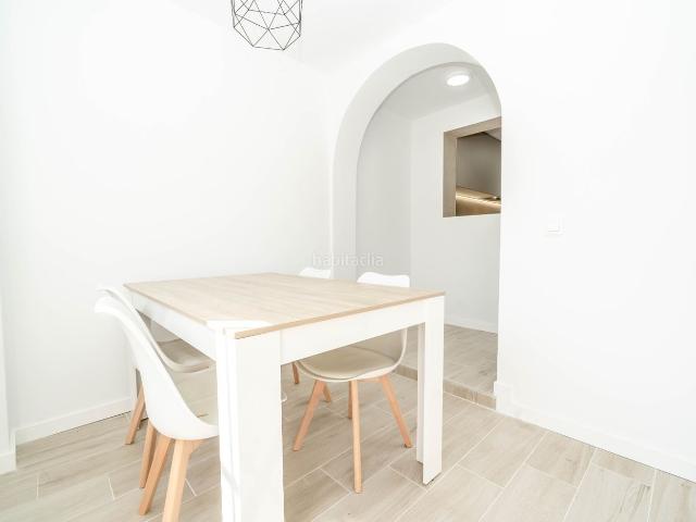 Casa adosada en venta en Torrevieja, Torreblanca. Ref EZ013Casa adosada completamente reformada con 2 dormitorios y 2 bantildeos, ubicada en la cotizada zona residencial de Torrebl. Casas adosadas.