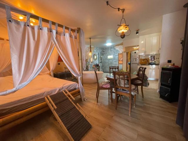 Casa adosada en venta en Torrevieja, Zona Carrefour Urbanizaciones. Acogedor adosado con gran terraza ampliada y patio privado en Torrevieja. Casas adosadas.