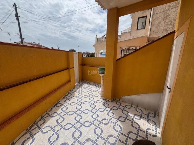 Casa adosada en venta en Torrevieja, Zona Carrefour Urbanizaciones. Adosado con licencia turística. Casas adosadas.