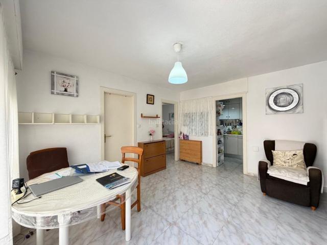 Casa adosada en venta en Torrevieja, Zona Carrefour Urbanizaciones. ADOSADO CON PARCELA Y SOLARIUM PRIVADA EN ZONA CARREFOUR. 2 DORM. 1 BAÑO. CON PISCINA COMUNITARIA. Casas adosadas.