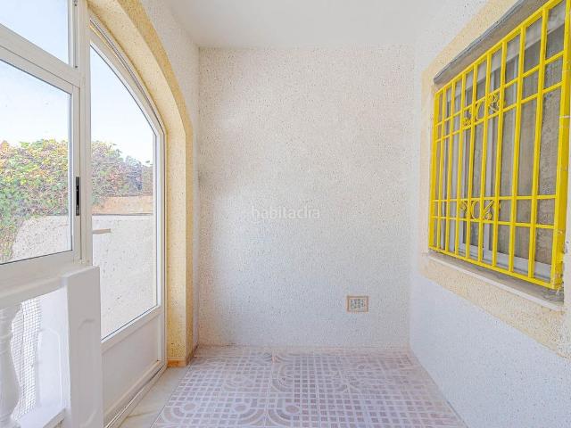Casa adosada en venta en Torrevieja, Zona Carrefour Urbanizaciones. Adosado con solárium en Altos del Limonar, Torrevieja. Casas adosadas.