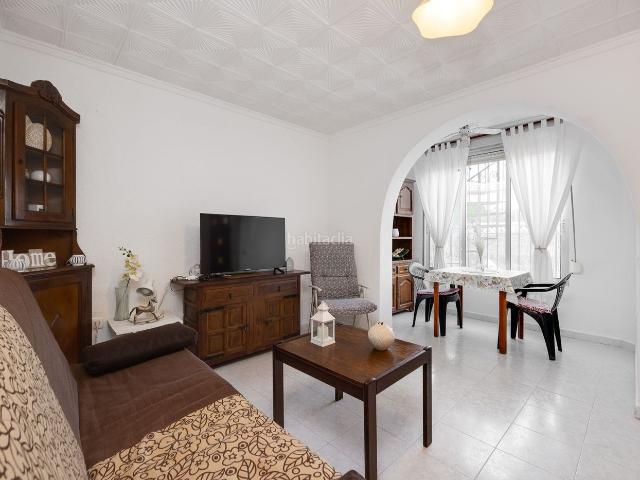 Casa adosada en venta en Torrevieja, Zona Carrefour Urbanizaciones. *Casa Adosada en Torreta II con terraza y solarium ¡Tu Refugio Ideal! *. Casas adosadas.