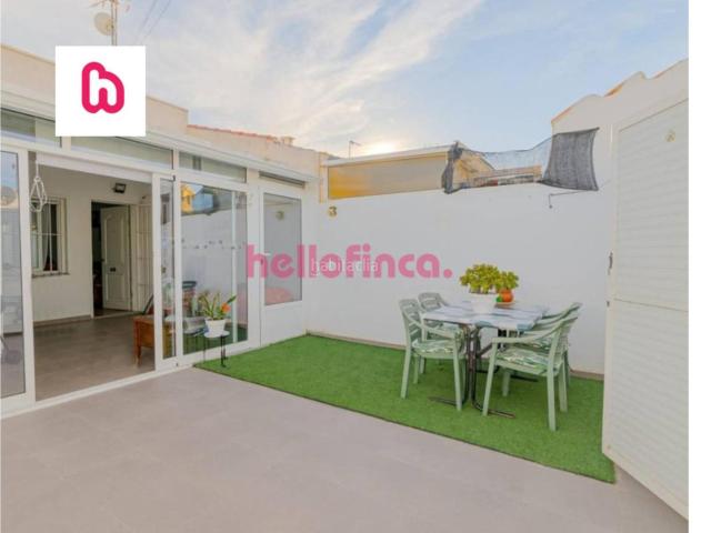 Casa adosada en venta en Torrevieja, Zona Carrefour Urbanizaciones. Casa adosada en venta en La SiestaEl SaladoTorretaEl Chaparral03184. Casas adosadas.