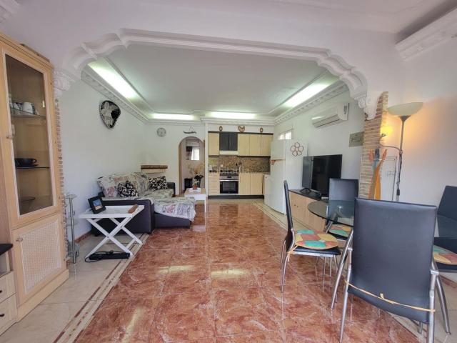Casa adosada en venta en Torrevieja, Zona Carrefour Urbanizaciones. Casas adosadas.
