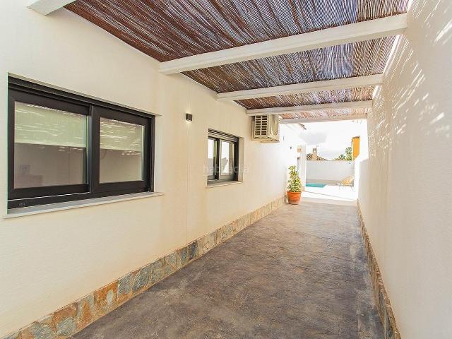 Casa adosada en venta en Torrevieja, Zona Carrefour Urbanizaciones. Casas adosadas.