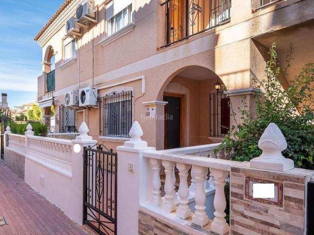 Casa adosada en venta en Torrevieja, Zona Carrefour Urbanizaciones. Encantador bungalow en planta baja La Regia Orihuela Costa. Casas adosadas.