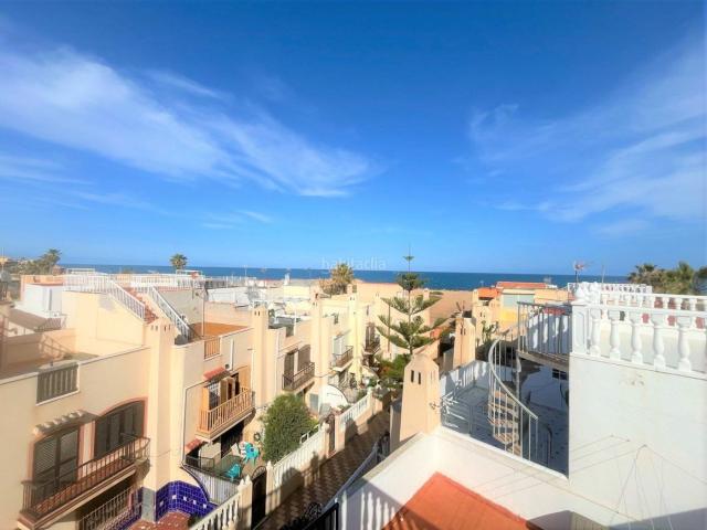Casa adosada en venta en Torrevieja, Zona Carrefour Urbanizaciones. Encantadora casa adosada cerca del mar!. Casas adosadas.