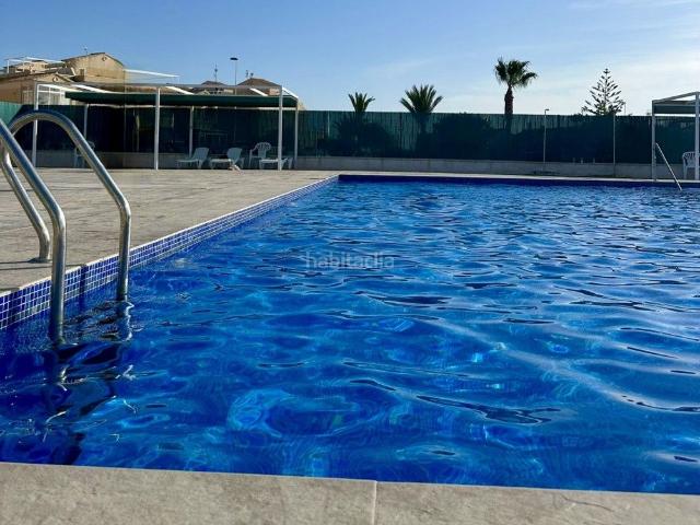 Casa adosada en venta en Torrevieja, Zona Carrefour Urbanizaciones. ¡ENCANTADORA CASA CON PISCINA COMUNITARIA CERCA DEL CC HABANERAS!. Casas adosadas.
