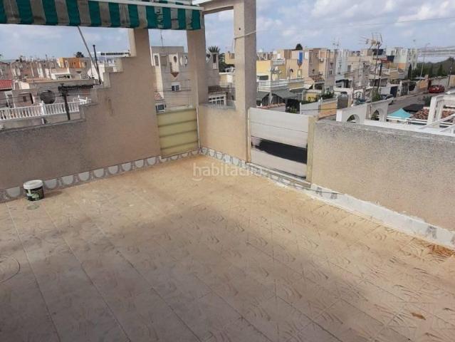 Casa adosada en venta en Torrevieja, Zona Carrefour Urbanizaciones. Fantástico dúplex adosado con piscina privada, solárium y parking en parcela!. Casas adosadas.