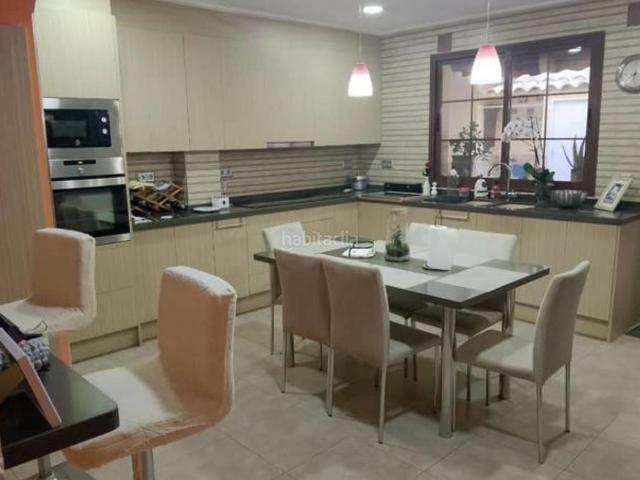 Casa adosada en venta en Torrevieja, Zona Carrefour Urbanizaciones. GRAN ADOSADO EN TORREVIEJA 2 HAB, 1 BAÑO. Casas adosadas.