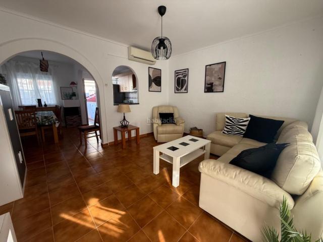 Casa adosada en venta en Torrevieja, Zona Carrefour Urbanizaciones. Luminosa Vivienda Adosada Lista para Entrar en Torrevieja Con Piscina!. Casas adosadas.