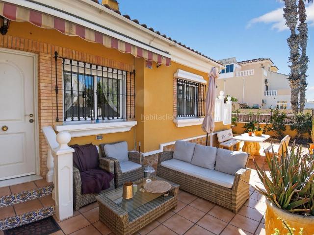 Casa adosada en venta en Torrevieja, Zona Carrefour Urbanizaciones. Sunlake I Adosado en esquina con jardín y solárium, 3 dormitorios. Casas adosadas.