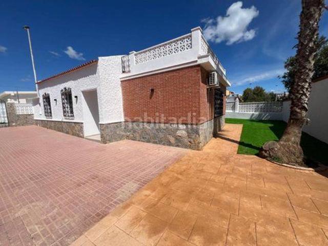 Casa adosada en venta en Torrevieja, Zona los Frutales. Adosado en venta en Las Calas Los Frutales, 3 dormitorios. Casas adosadas.