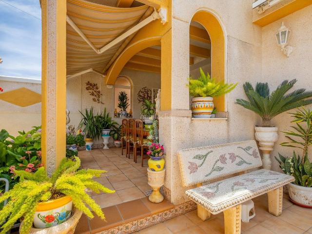 Casa adosada en venta en Torrevieja, Zona los Frutales. Casas adosadas.