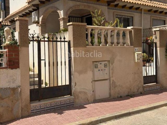 Casa adosada en venta en Torrevieja, Zona los Frutales. Oportunidad Única Vivienda Adosada en Cesión de Crédito. Casas adosadas.