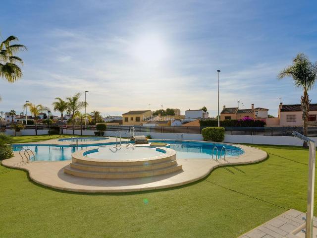 Casa adosada en venta en Torrevieja, Aguas Nuevas. CHALET ADOSADO 2 DORMITORIOS 2 BAÑOS EN TORREVIEJA AGUAS NUEVOS ALICANTE. Casas adosadas.