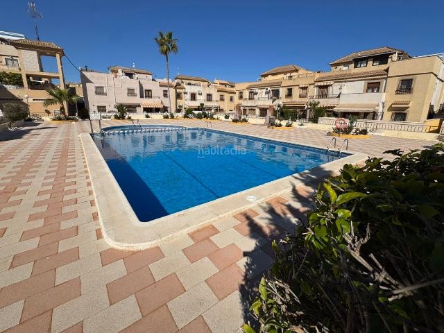 Casa adosada en venta en Torrevieja, Aguas Nuevas. Adosado reformado frente a piscina a 500 m del mar Torrevieja. Casas adosadas.