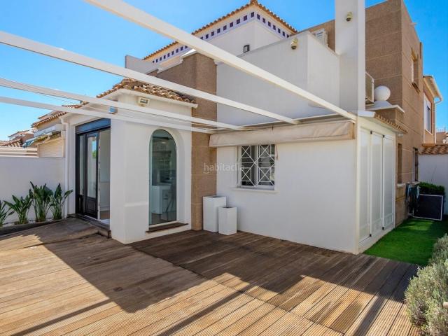 Casa adosada en venta en Torrevieja, Aguas Nuevas. Descubre tu espacio ideal en Aguas Nuevas, Torrevieja!. Casas adosadas.