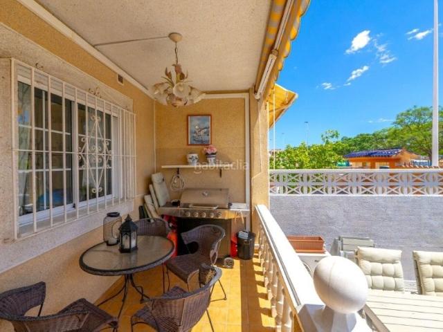 Casa adosada en venta en Torrevieja, Aguas Nuevas. Luminoso Adosado con Solárium y Orientación Sur en Bravomar 7 Aguas Nuevas, Torrevieja. Casas adosadas.