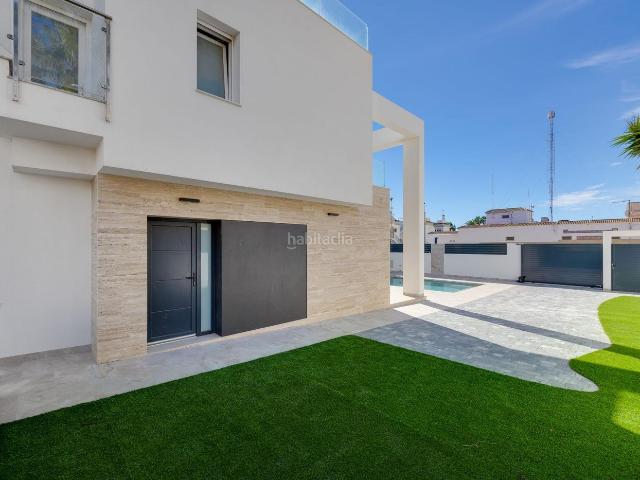 Casa adosada en venta en Torrevieja, Aguas Nuevas. TorreviejaCasa. Casas adosadas.