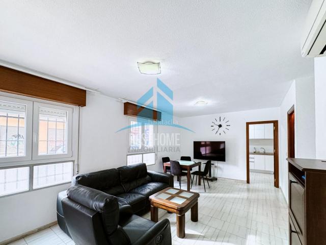 Casa adosada en venta en Torrevieja, Avenida Habaneras Curva de Palangre. Chalet en pleno centro. Casas adosadas.