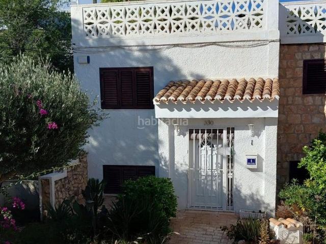 Casa adosada en venta en Torrevieja, Cabo Cervera. Encantadora casa adosada con potencial junto al mar!. Casas adosadas.