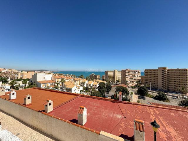 Casa adosada en venta en Torrevieja, Cabo Cervera. iquestBusca su propia casa de vacaciones con impresionantes vistas al mar? iexclEsta es su oportunidad! Un precioso apartamento de. Casas adosadas.