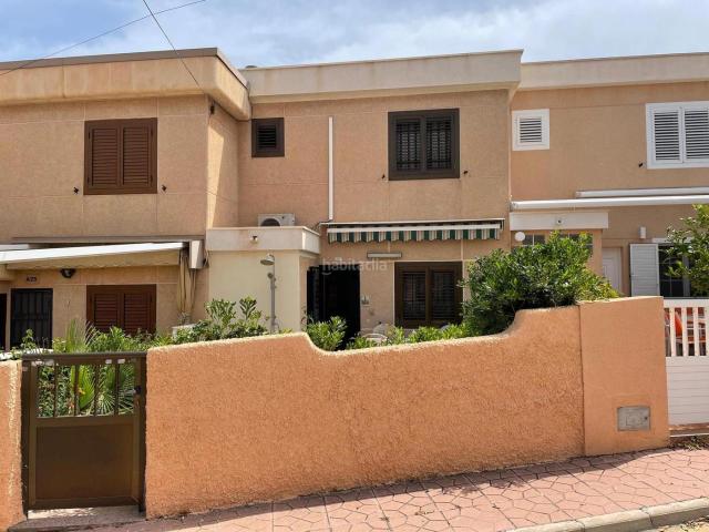Casa adosada en venta en Torrevieja, Cabo Cervera. Tu Refugio Mediterráneo Adosado con Vistas al Mar a Solo 1 Minuto de la Playa de la Mata. Casas adosadas.