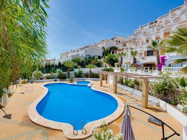 Casa adosada en venta en Torrevieja, Cabo Cervera. Una vivienda con bonitas vistas al mar urbanización El Balcón de Torreblanca, en la zona de Cabo Cervera. Casas adosadas.