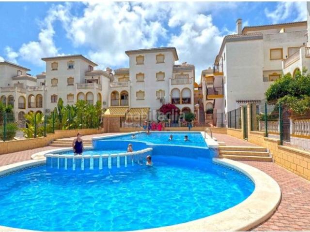 Casa adosada en venta en Torrevieja, Cañada del Molino. DÚPLEX REFORMADO DE 3 DORMITORIOS A TAN SOLO 300M DE LA PLAYA DE LA MATA. Casas adosadas.