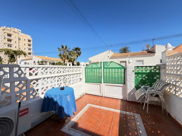 Casa adosada en venta en Torrevieja, Centro Muelle Pesquero. Casas adosadas.