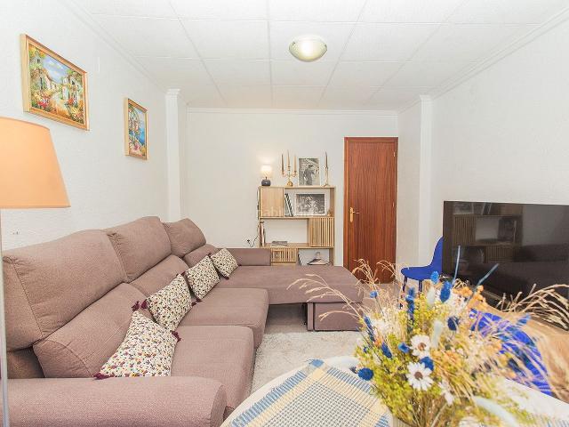 Casa adosada en venta en Torrevieja, Las Piscinas Naturales. Amplia Casa Adosada a 100 Metros de la Playa del Cura en Torrevieja. Casas adosadas.