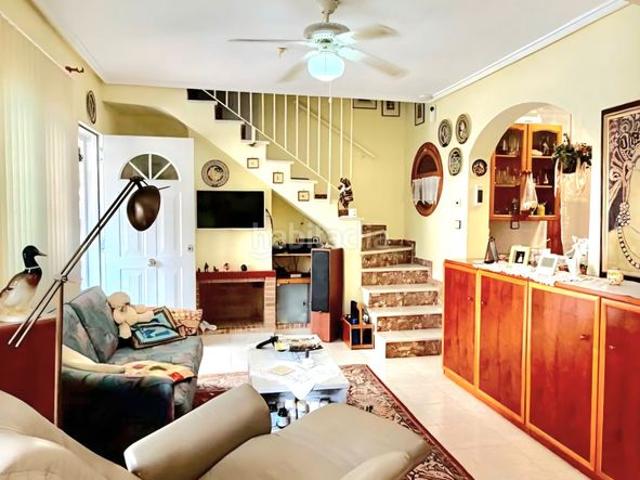 Casa adosada en venta en Torrevieja, Los Balcones Los Altos. Adosado de tres dormitorios con vistas al mar en Los Altos Eden, Torrevieja. Terrazas, solárium, sótano, chimenea, aire acondicion. Casas.