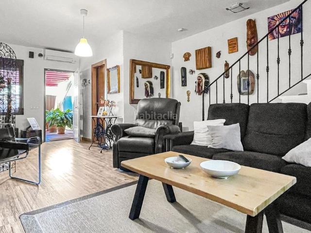 Casa adosada en venta en Torrevieja, Los Balcones Los Altos. Descubra este elegante chalet adosado en Torrevieja, una vivienda que combina amplitud, confort y una ubicación privilegiada en la. Casas.