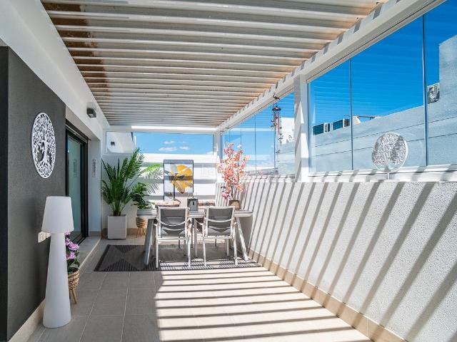 Casa adosada en venta en Torrevieja, Los Balcones Los Altos. Descubra este fantástico adosado de diseño en una de las urbanizaciones más demandadas de Los Balcones, Torrevieja, donde el espac. Casas.