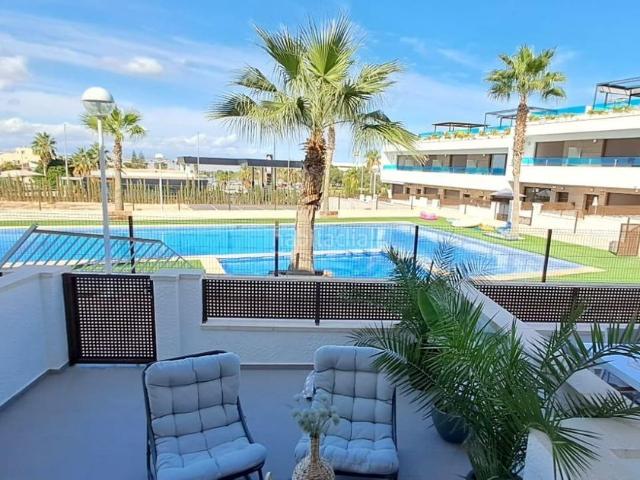 Casa adosada en venta en Torrevieja, Los Balcones Los Altos. Exclusivo Chalet Adosado en Condominio Privado con Vistas al Mar y a la Laguna Rosa. Casas adosadas.