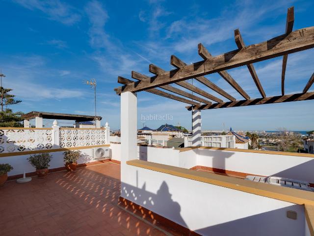 Casa adosada en venta en Torrevieja, Los Balcones Los Altos. Encanto mediterráneo en este adosado de esquina de 2 dormitorios en Torrevieja. Casas adosadas.