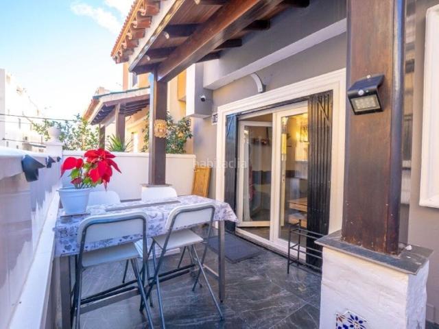 Casa adosada en venta en Torrevieja, Cabo Cervera. CASA ADOSADA RENOVADA A POCA DISTANCIA A PIE DEL MAR. Casas adosadas.