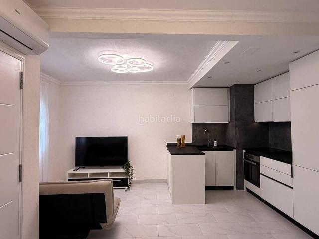Casa adosada en venta en Torrevieja, Nueva Torrevieja. Adosado recién reformado de 3 dormitorios, con solarium y piscina en Calas Blancas. Casas adosadas.