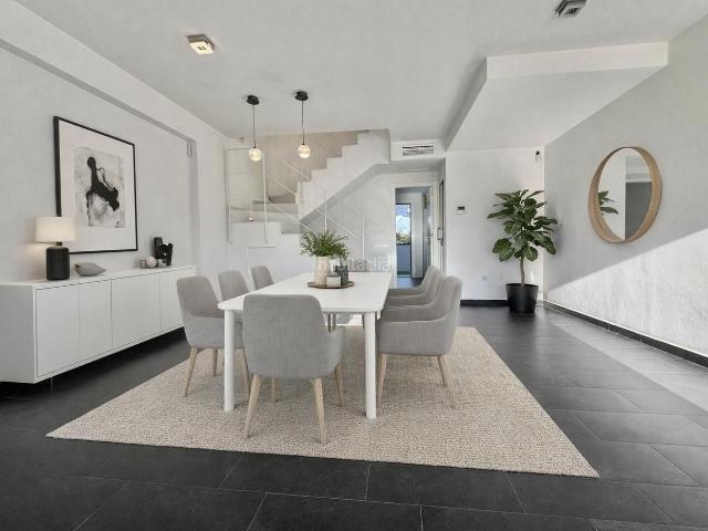 Casa adosada en venta en Torrevieja, Parque Acuático Sector 25. ADOSADO EN RESIDENCIAL SALINAS BEACH II. Casas adosadas.