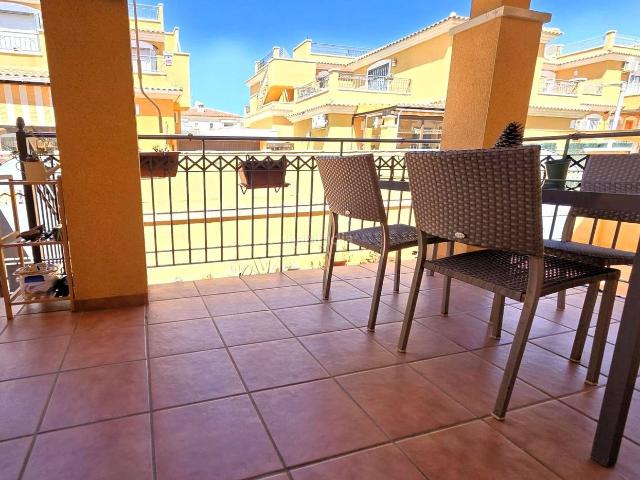 Casa adosada en venta en Torrevieja, Parque Acuático Sector 25. Casa adosada espaciosa y muy bien conservada aprox. 94 m2 terrazas con pequeño jardínterraza, aparcamiento en la parcela, balcón.
