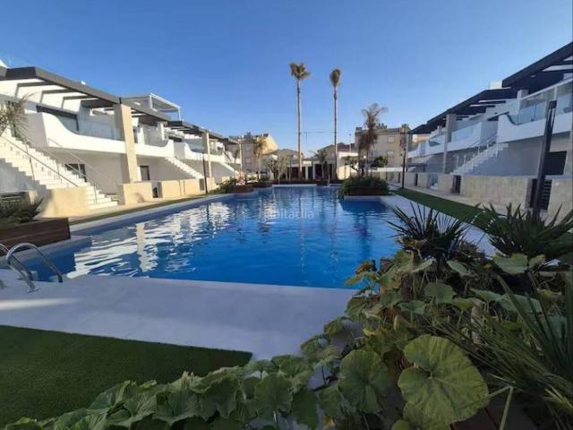 Casa adosada en venta en Torrevieja, Punta Prima. Casas adosadas.