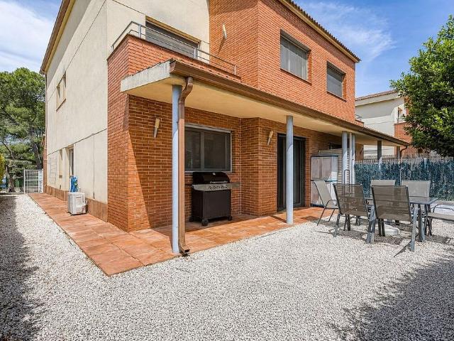 Casa adosada en venta en Torre de Claramunt, La, de 165 m² 3 habitaciones por 299.000