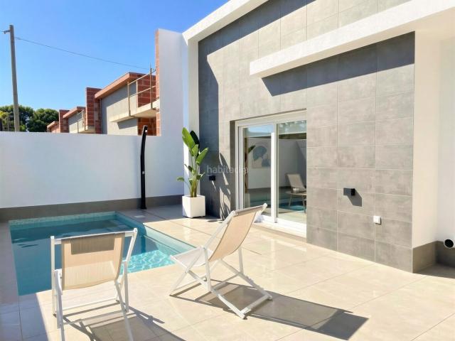 Casa adosada en venta en Torre Pacheco, Balsicas. Su retiro cerca de Murcia exclusivas villas de nueva construcción con amplia azotea. Casas adosadas Torre.