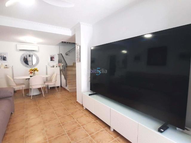 Casa adosada en venta en Torre Pacheco, San Cayetano. Casa cuadrangular de 3 dormitorios y 2 baños, dentro de una urbanización cerrada segura, en un entorno tranquilo, con vistas al ca. Casas.